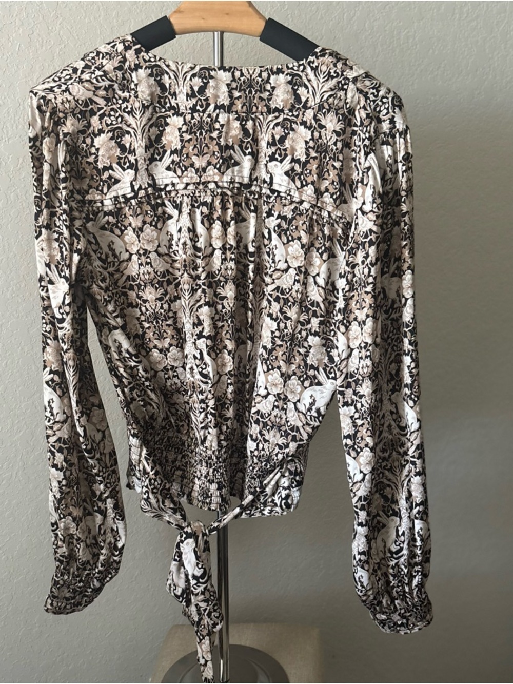 Anthropologie Rabbit Print Wrap Blouse Tie V Neck Stretch Waist LS Women’s L - Picture 6 of 8